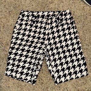 Loudmouth Ladies Golf Shorts, women's size 2. Preowned, great condition.